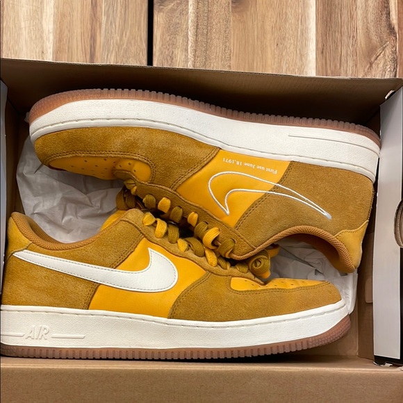 Nike Yellow and White Sneakers - Picture 1 of 9